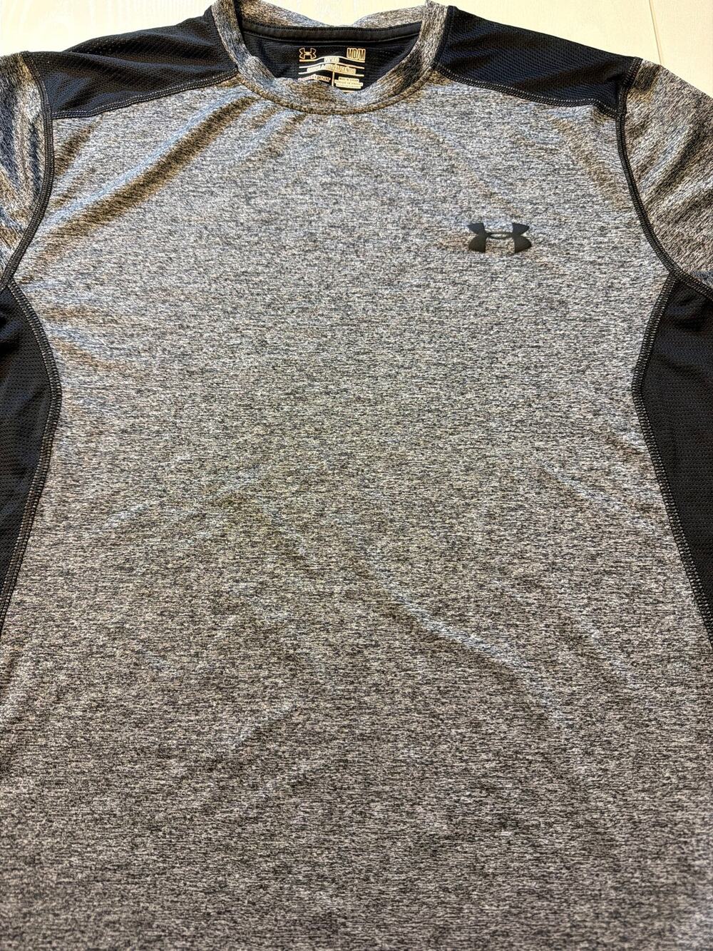 Men’s Medium Under Armour heat gear T-shirt
